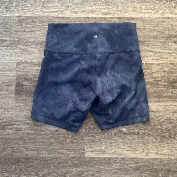 lululemon Navy Tie-Dye Bike Shorts 6” Diamond Dye 10 - Picture 2 of 6